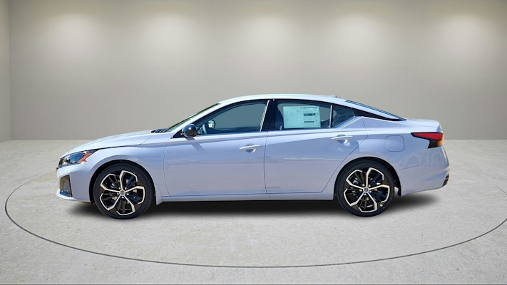 2025 Nissan Altima 2.5 SR photo 4