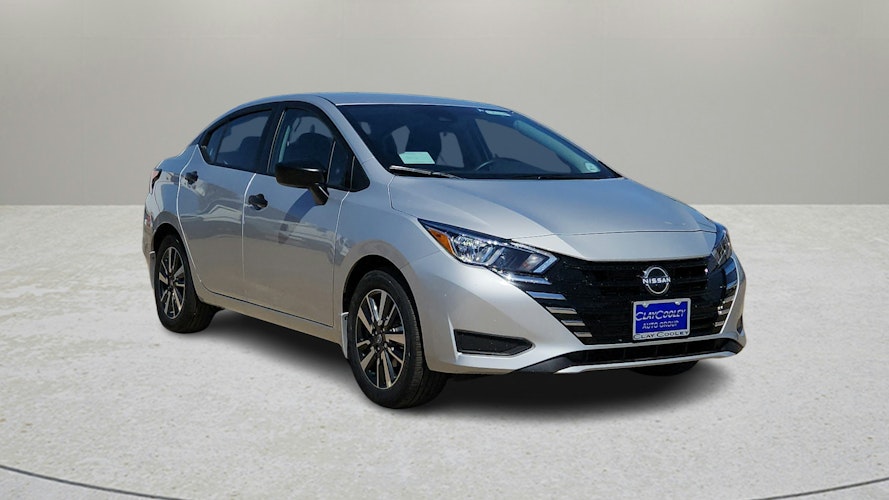 2025 Nissan Versa S photo 3