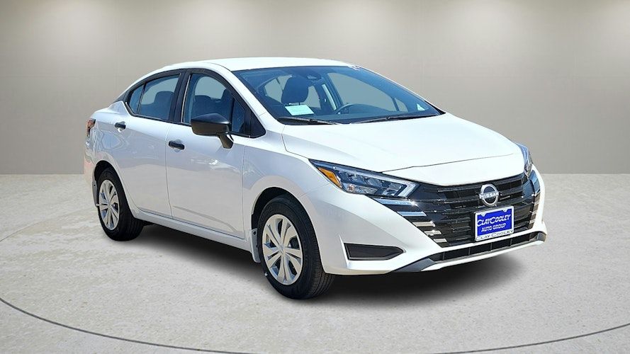 2025 Nissan Versa 1.6 SV photo 5