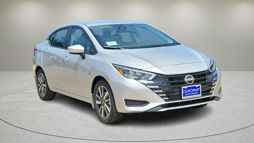 2025 Nissan Versa 1.6 SV photo 2