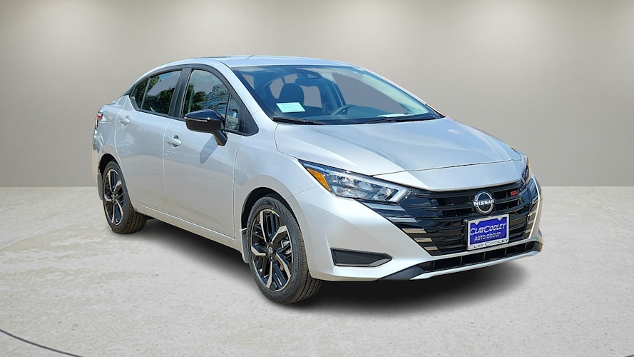 2025 Nissan Versa 1.6 SV photo 2