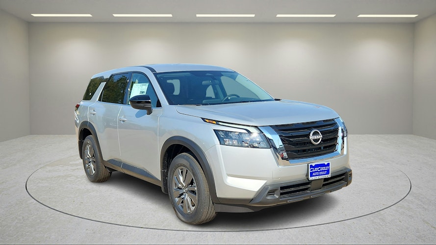 2025 Nissan Pathfinder S photo 3