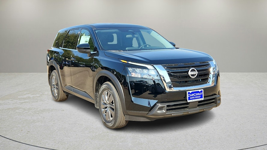 2025 Nissan Pathfinder S photo 3