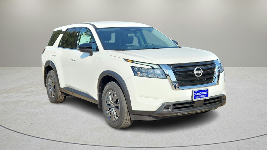 2025 Nissan Pathfinder S photo 4
