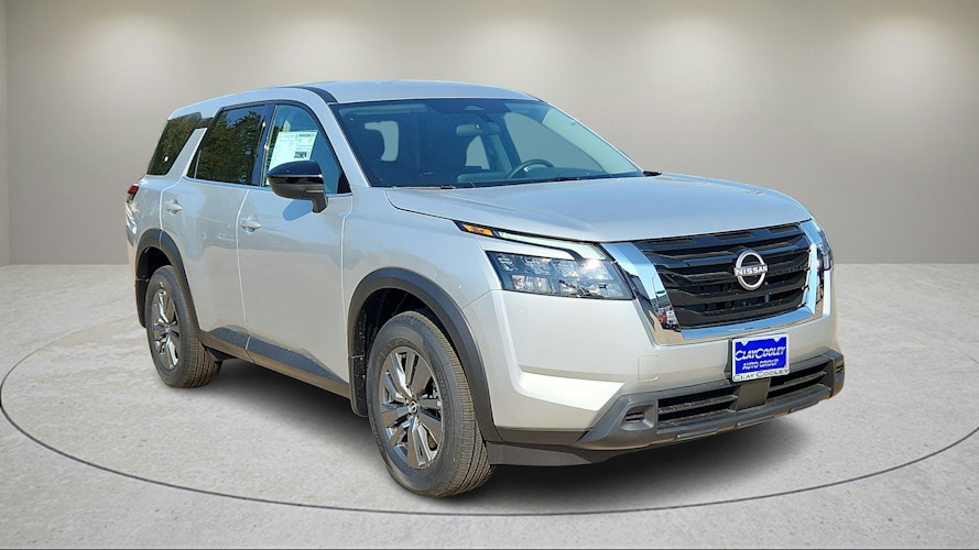 2025 Nissan Pathfinder S photo 3