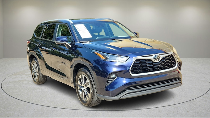 2023 Toyota Highlander L photo 2